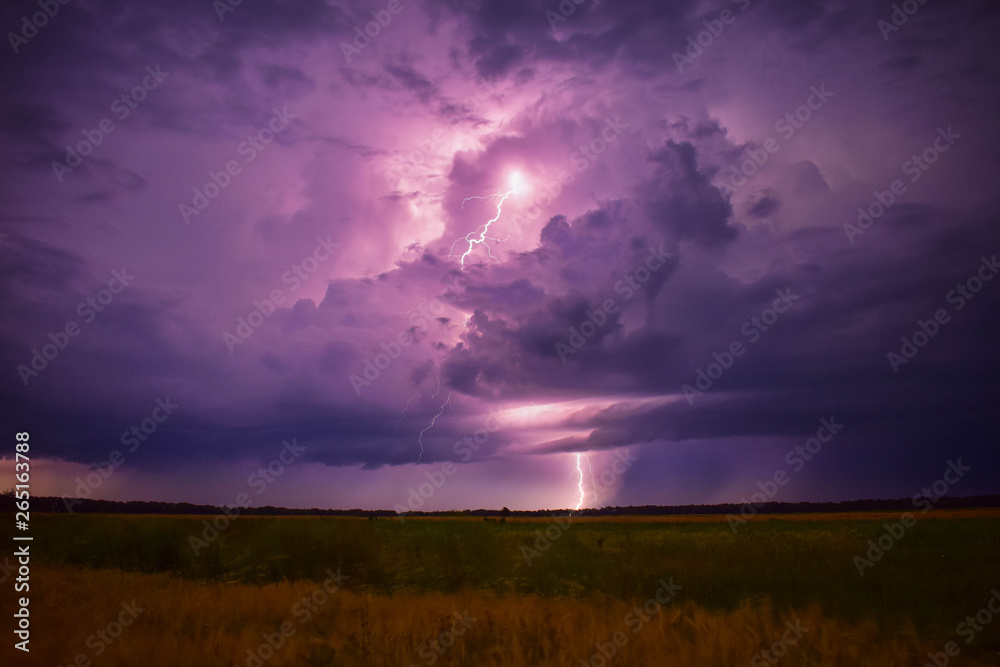 Fototapeta premium Thunderstorm is coming