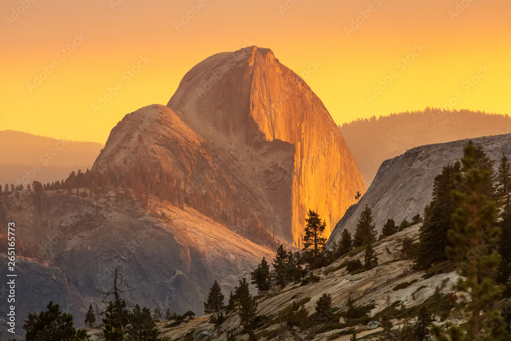 Spectacular views of the Yosemite National Park in autumn, Calif - obrazy, fototapety, plakaty 