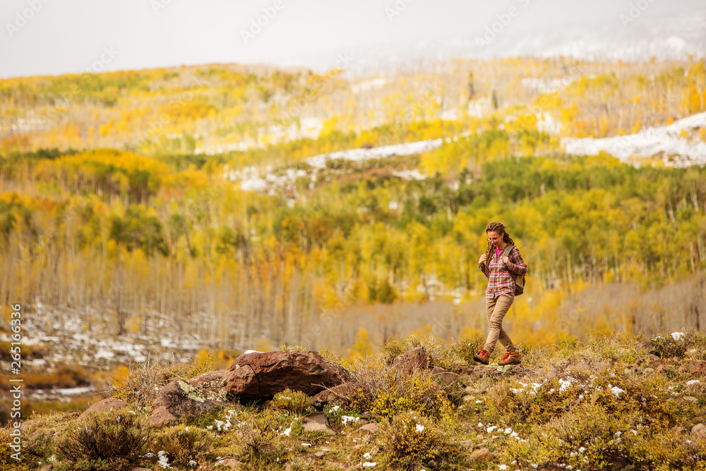 The girl travels to America in the autumn The girl travels to America in the autumn