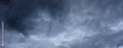 Dunkle Regenwolken - Gewitterwolken am Himmel © Zeitgugga6897