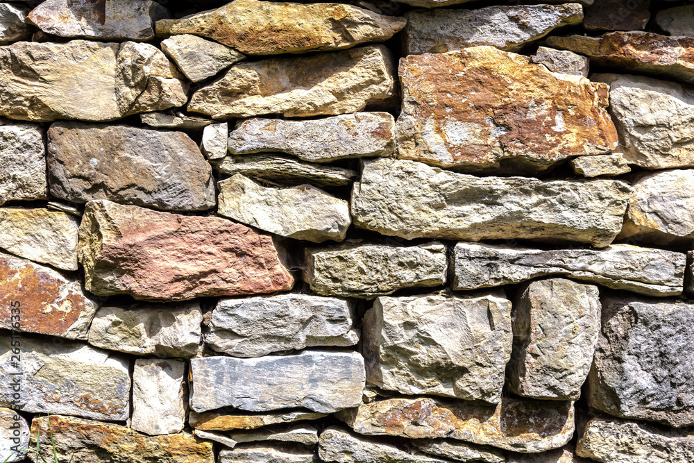 Fototapeta premium Eine alte Natursteinmauer