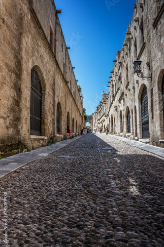 Fototapeta Naklejka Na Ścianę i Meble -  The streets of old town of Rhodes, Greece