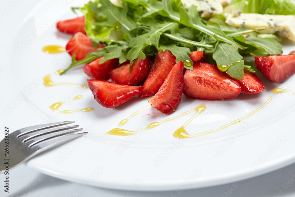 salad with strawberries