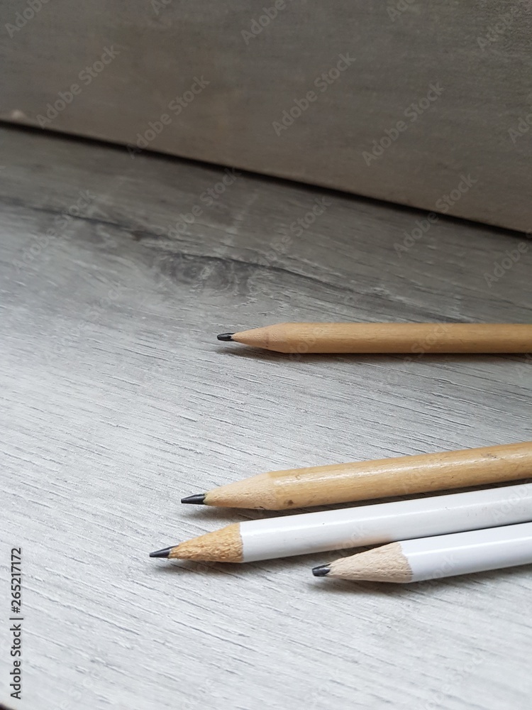Obraz premium graphite pencil on wooden white background