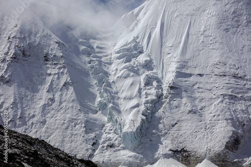 Fotografia Snow Mountain, Massive Glacier, Wall of Ice, Mountain Cliff Face covered in ice,