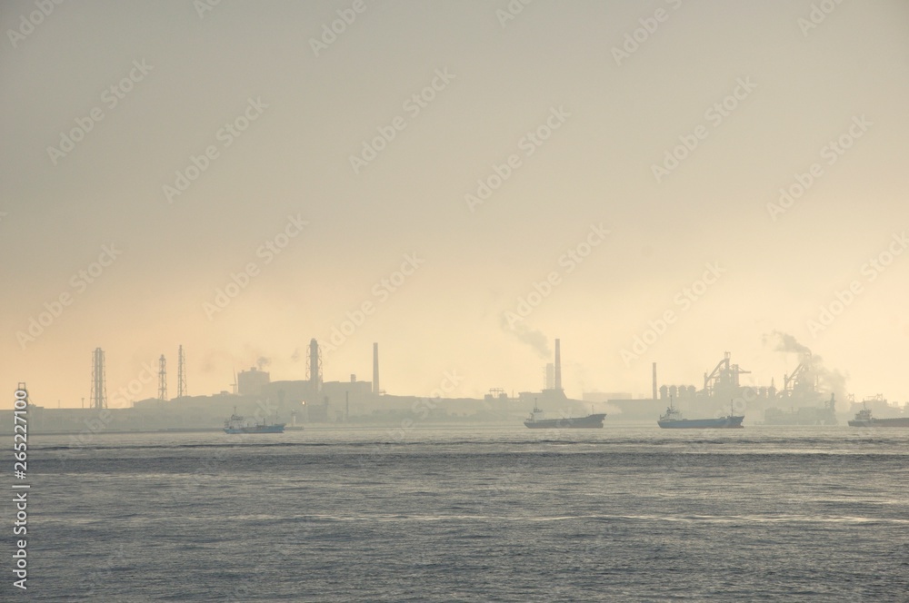 朝靄の東京湾