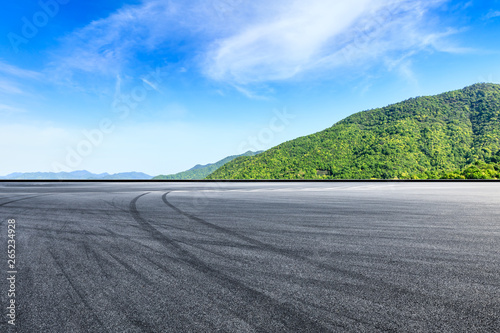Empty asphalt race track and beautiful natural landscape © ABCDstock