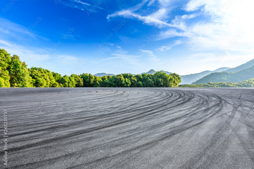 Fototapeta premium Empty asphalt race track and beautiful natural landscape