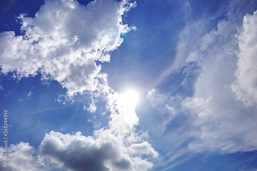Obraz premium Sunlight in blue sky with cloud