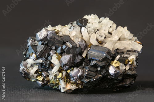 Cuadro en lienzo Combination of quartz magnetite and pyrite crystal