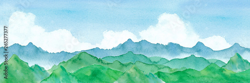 連なる山々と青空と雲