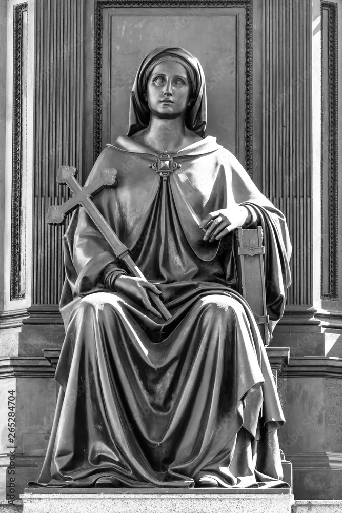 Fototapeta premium old statue of saint, isolate