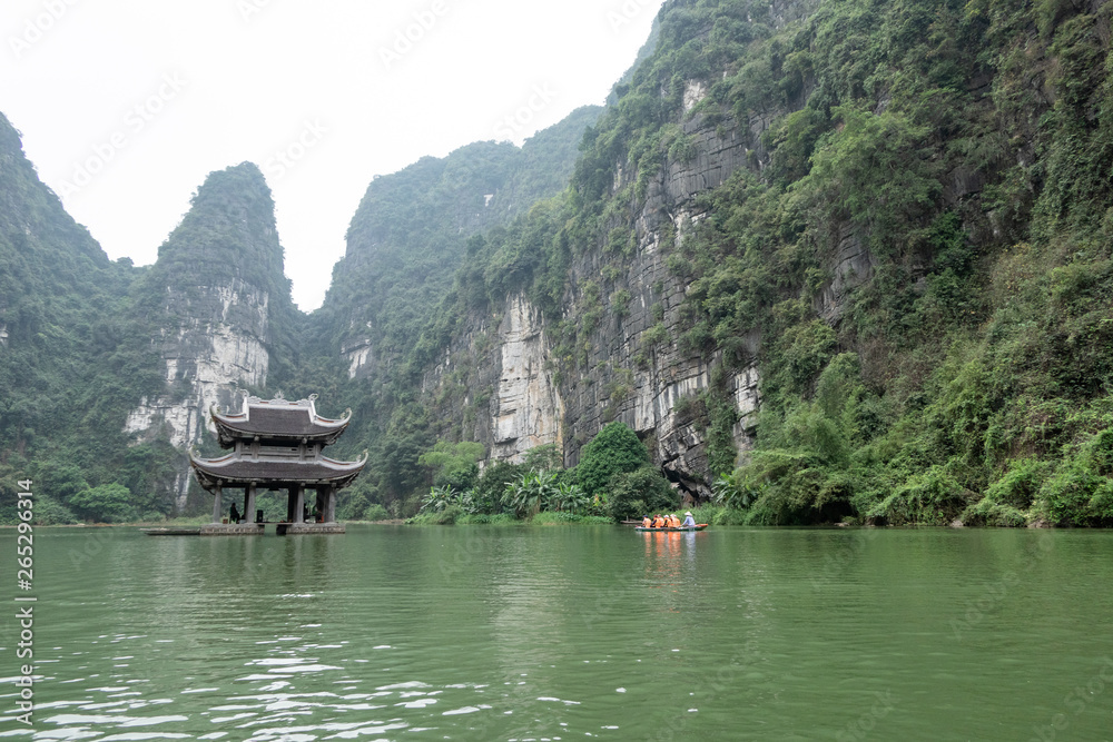 Fototapeta premium 世界遺産チャンアン ボートクルーズ