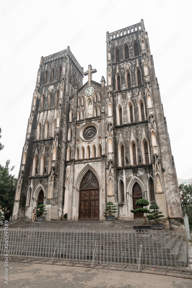 Fototapeta premium 聖ヨセフ大聖堂 ハノイ ベトナム
