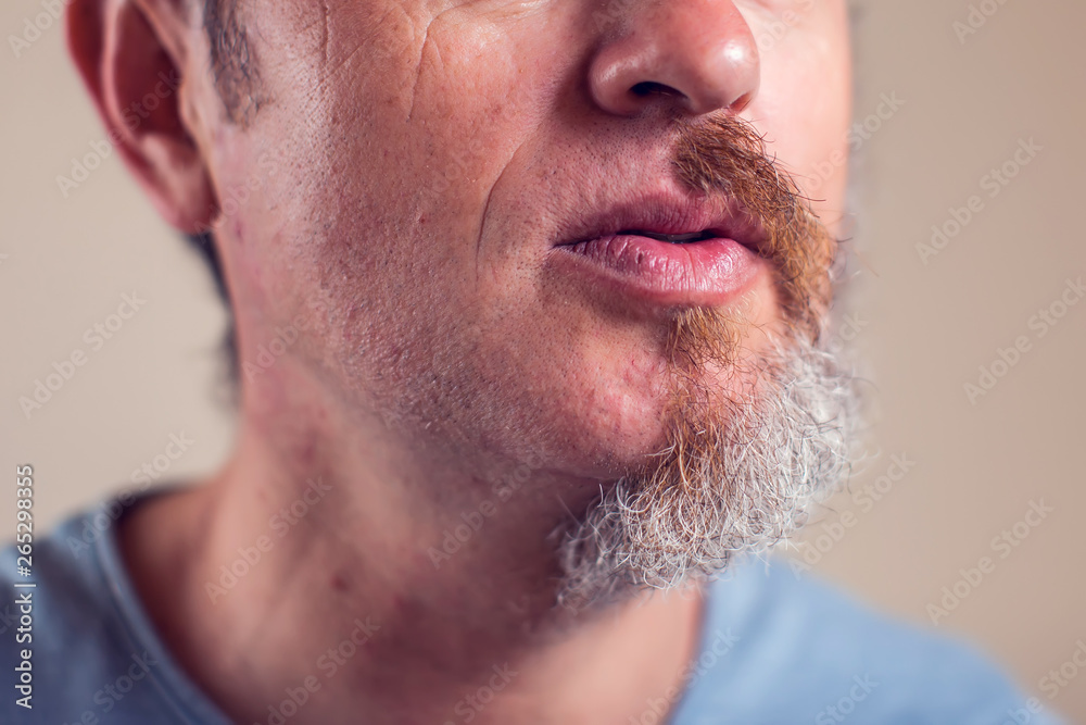 Obraz premium A portrait of man with half beard and hair