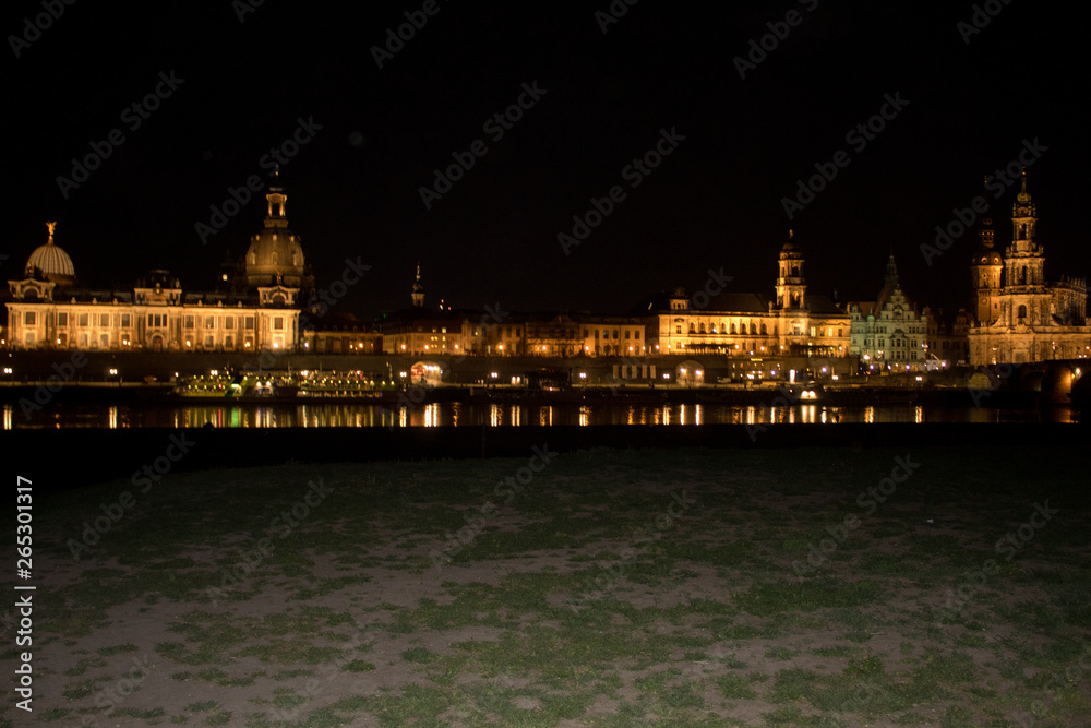 Fototapeta Streets and lights, reflection and shine of the night city of Dresden, Germany.