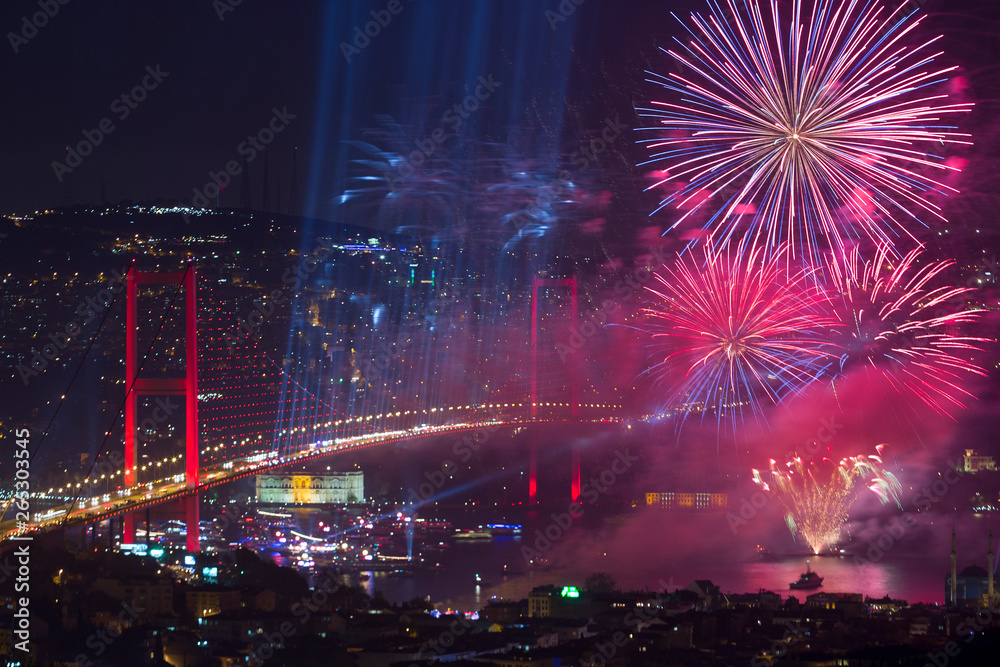 Obraz premium Bosphorus Bridge and firework