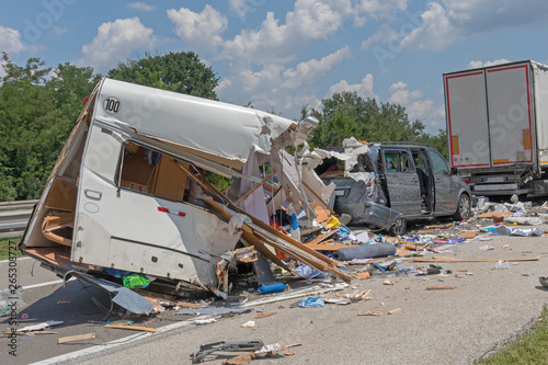 Fotografia, Obraz Camping Trailer Traffic Accident