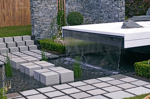 Fotografi The contemporary water feature in the East meets West garden