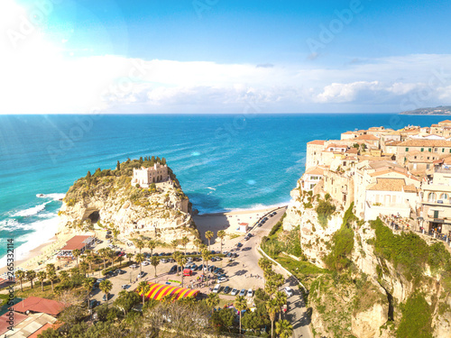 Vista aerea di Tropea, in Calabria. Meta turistica preferita in estate per la sua costa con sabbia e scogli che si affaccia sul mare Mediterraneo. photo