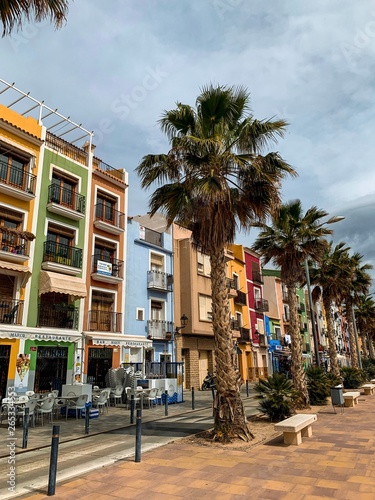 Casas de colores en el pueblo de Vilajoyosa (Alicante, España)