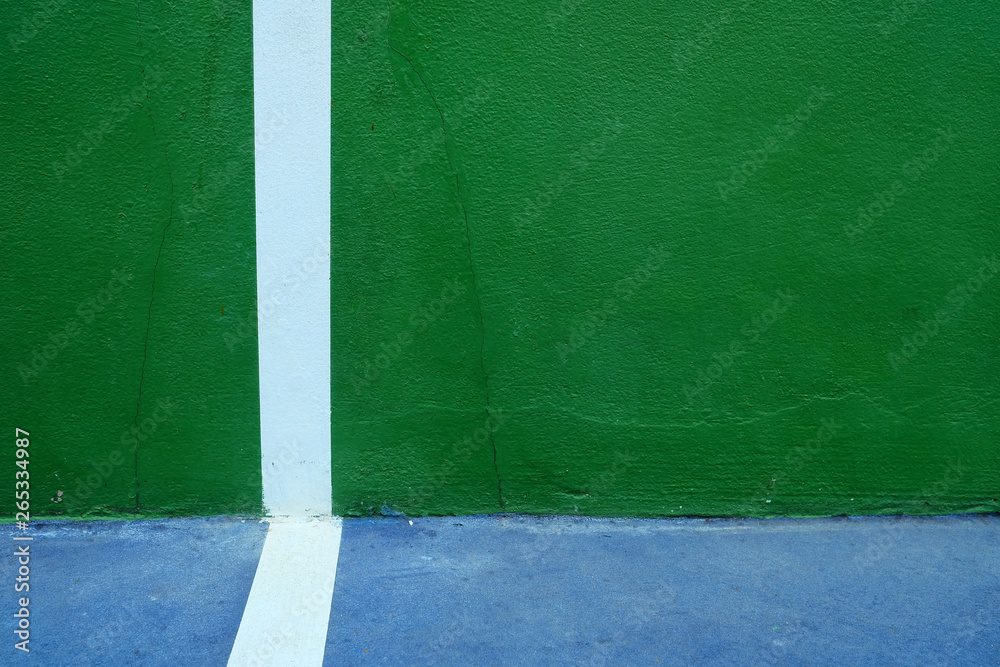 Fototapeta premium Close up White Line of Green Tennis Training Wall Background.