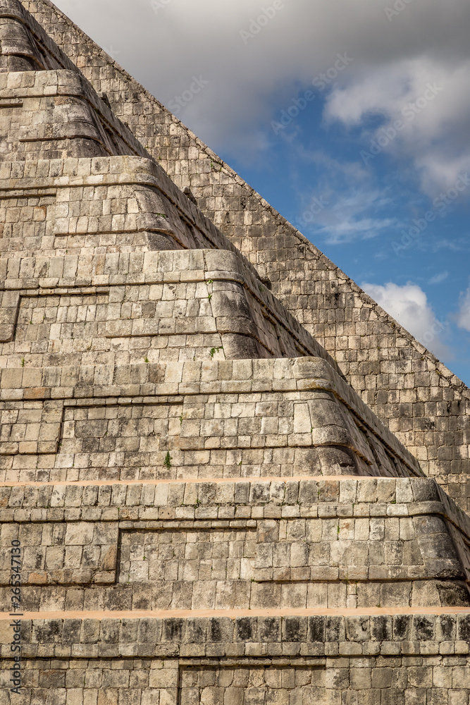 Kukulkan pyramid in Chichen Itza on the Yucatan Peninsula, Mexico