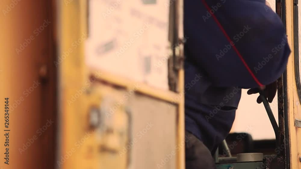 transport management, switching speeds, hand close-up transport management, switching speeds, hand close-up