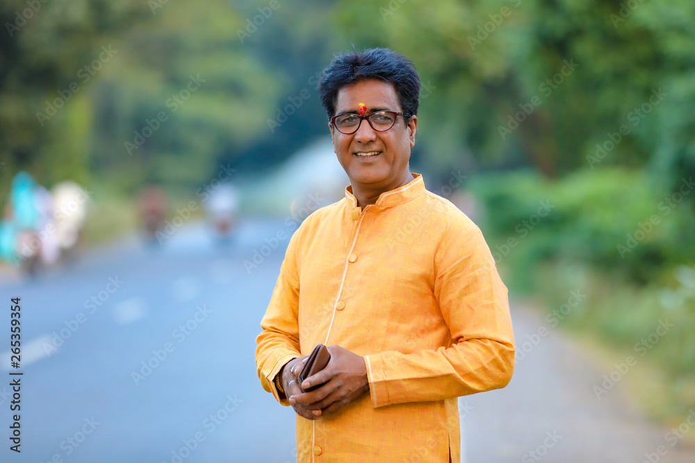 Obraz premium Indian man on traditional wear