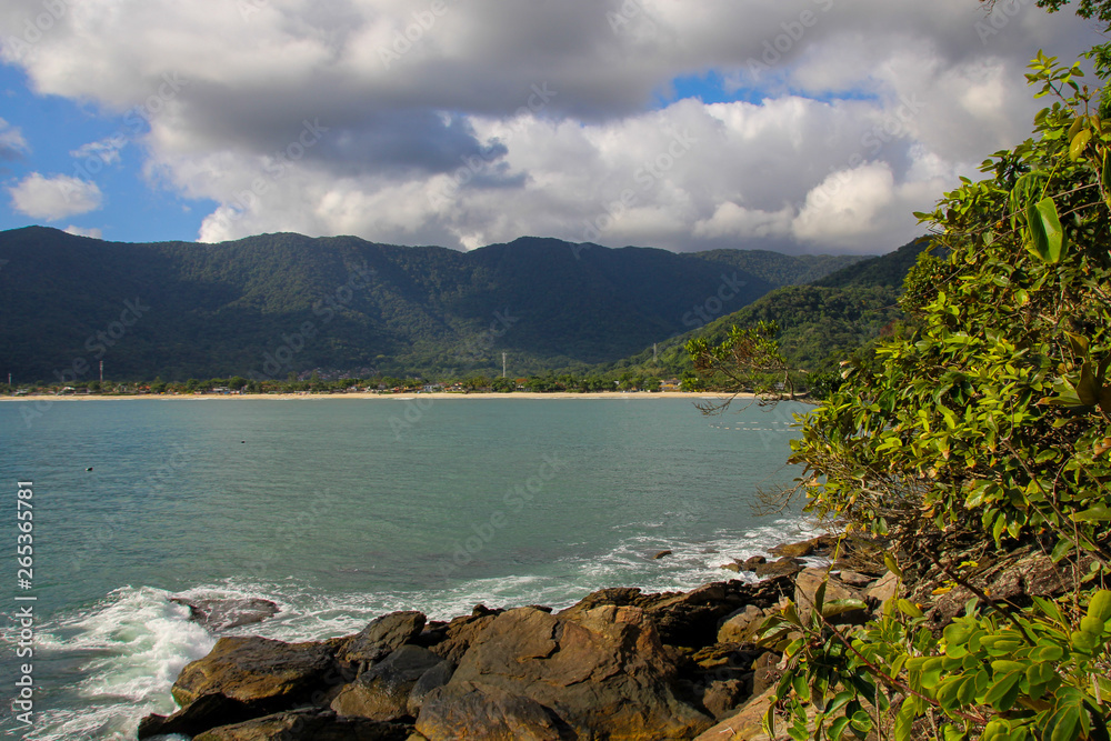 Fototapeta premium photo taken on November 29 in Maresias, Brazil, this place has incredible beaches, beautiful point to enjoy