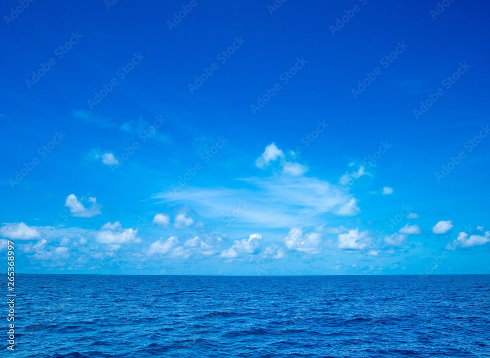 Obraz premium Blue sunny sea water surface
