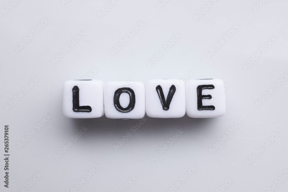 Love als Buchstaben für eine liebevolle Nachricht Love als Buchstaben für eine liebevolle Nachricht