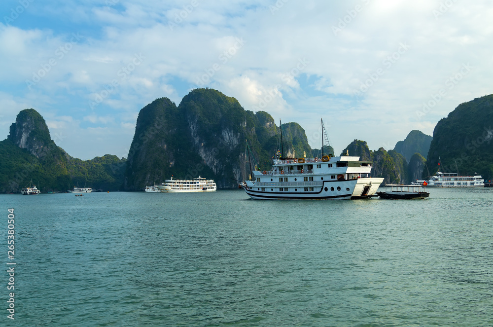 Halong Bay Tour Cruise Discover Rocky islands spectacular limestone, northern Vietnam