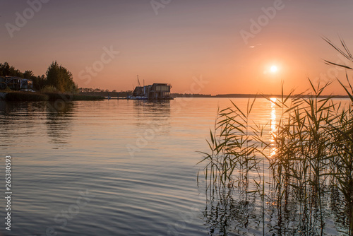 Obraz na płótnie Sonnenuntergang am Geierswalder See w salonie