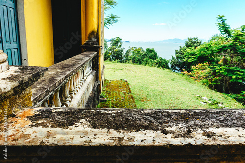 Casa abandonada, quintal photo