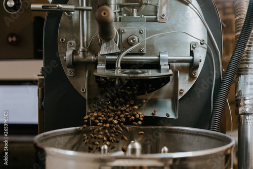 Fotografija Fresh Roasted Natural Coffee Beans Cascading out of Industrial Coffee Bean Roast