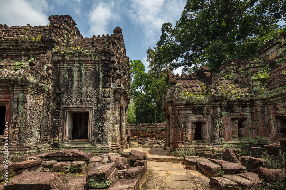 Naklejka premium The incredibly beautiful Preah Khan temple ruins at Angkor, Siem Reap, Cambodia