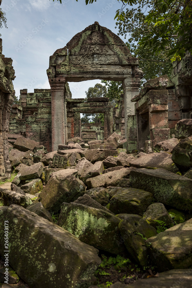 Fototapeta premium The incredibly beautiful Preah Khan temple ruins at Angkor, Siem Reap, Cambodia