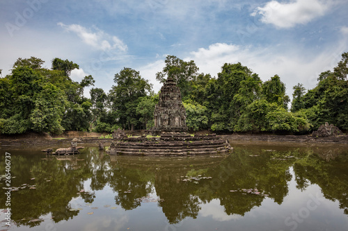 Jayatataka Baray  a man made lake which contains the Neak Pean artificial island with a Buddhist temple on a circular island at Angkor  Siem Reap  Cambodia