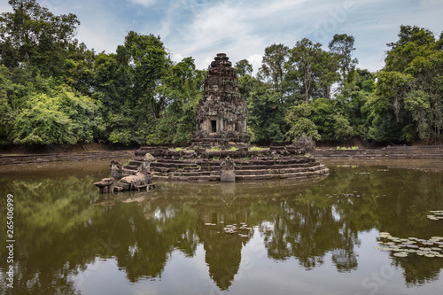 Jayatataka Baray  a man made lake which contains the Neak Pean artificial island with a Buddhist temple on a circular island at Angkor  Siem Reap  Cambodia
