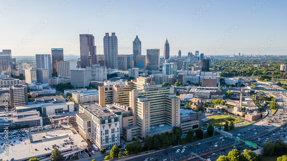 Naklejka premium Grady Curve and Atlanta Skyline
