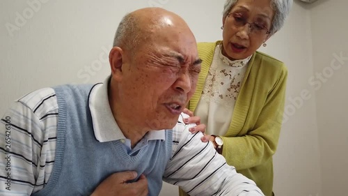 苦しむおじいちゃん