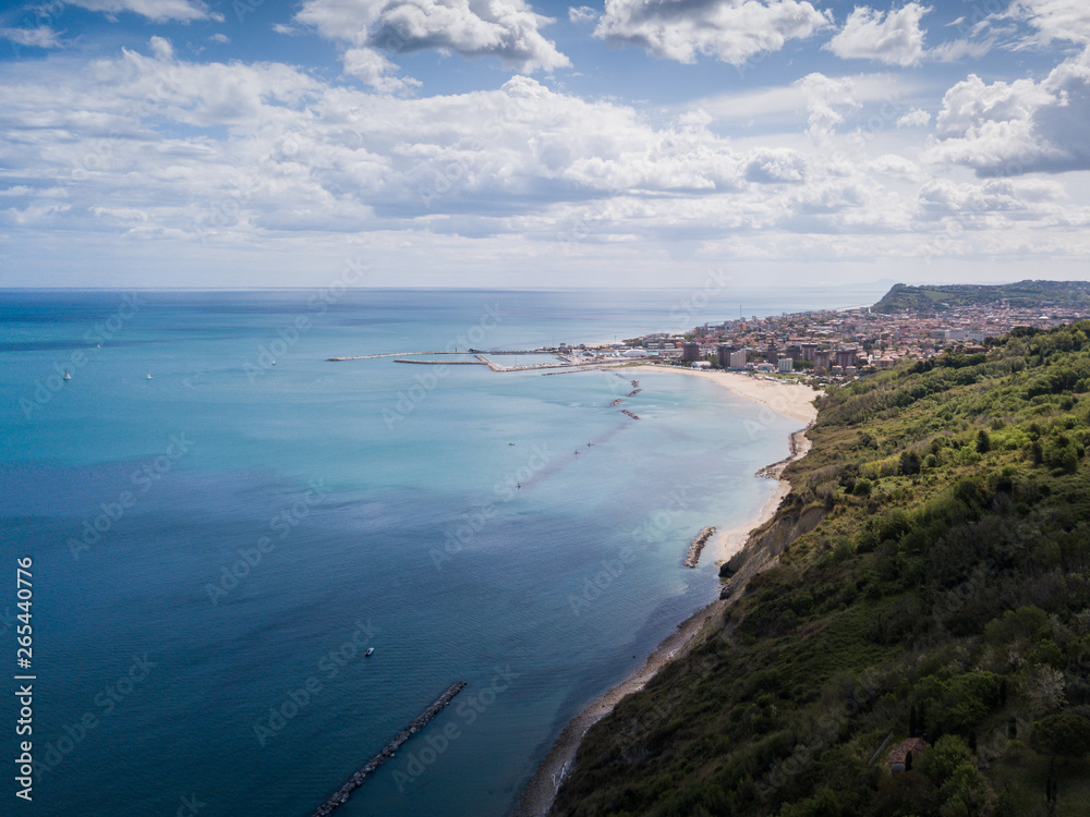 Italia, maggio 2019 - vista panoramica della citta di pesaro e della falesia a picco sul mare del parco san bartolo 