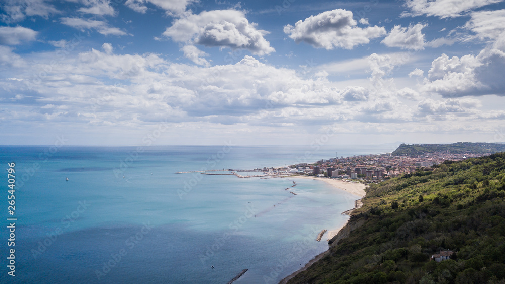 Italia, maggio 2019 - vista panoramica della citta di pesaro e della falesia a picco sul mare del parco san bartolo