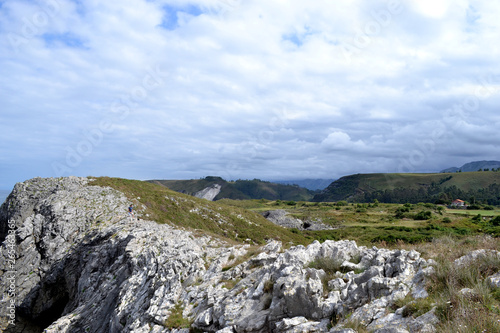 Acantilado de la playa de Gulpiyuri Asturias