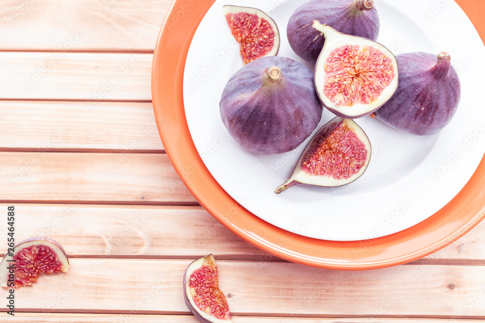 sliced figs in an orange bowl