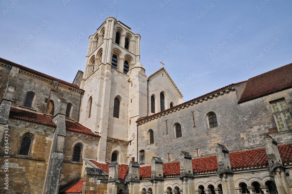 Fototapeta premium Vezelay, l'Abbazia di Santa Maria Maddalena - Borgogna