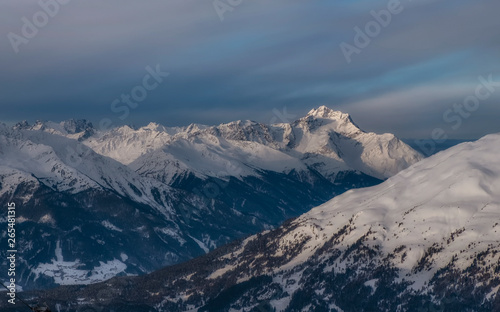 Winter panorama of mountains in Pitztal Hoch Zeiger ski resort in Austria Alps. Ski slopes. Beautiful morning. © Сергій Вовк