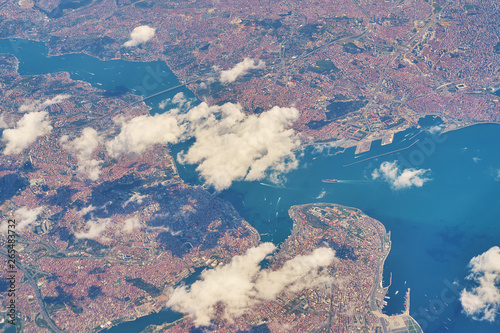 Obraz na płótnie Aerial top view of the Bosporus strait and Istanbul city in Turkey. w salonie