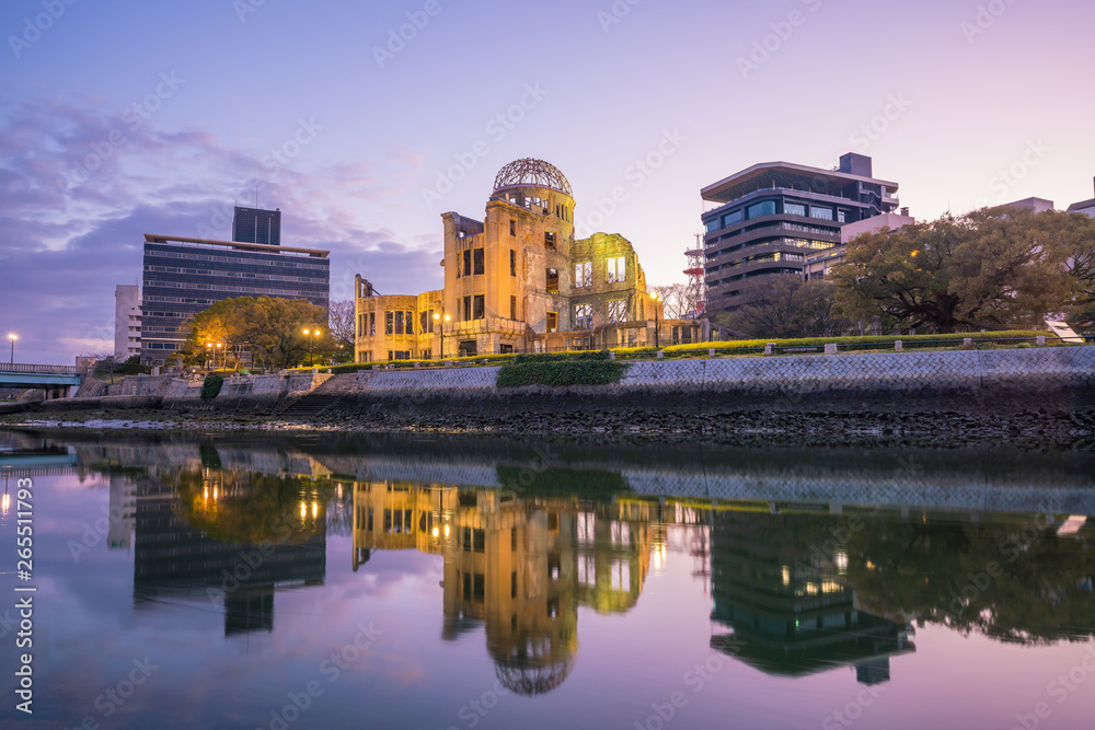 Fototapeta premium View of Hiroshima skyline with the atomic bomb dome